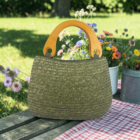 None Handbags - Vintage Green Straw Hanbag With Etched Wooden Handles Grannycore